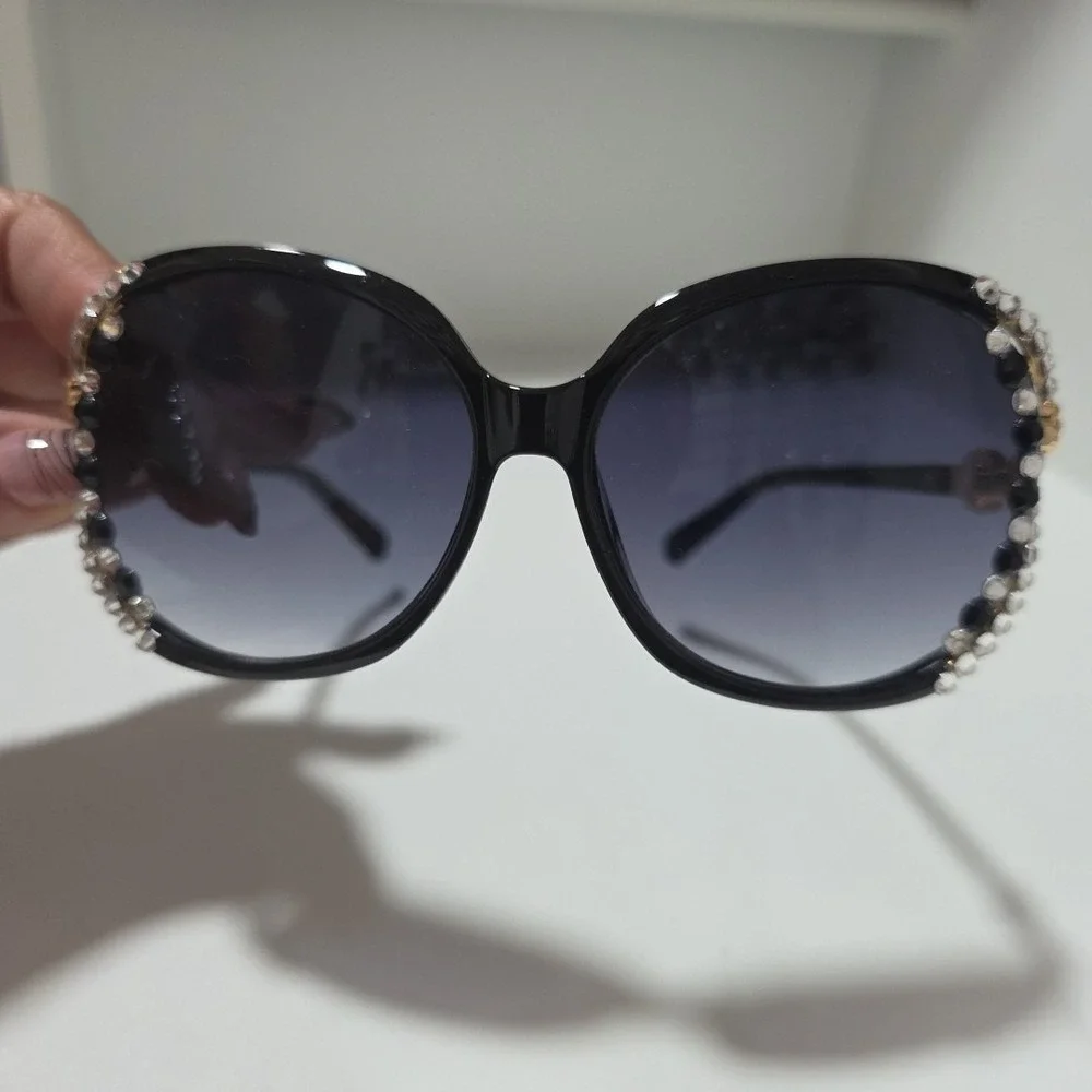 Oversized Black Rhinestone Sunglasses‎ with Gold Rose Side Detail – Glam Fashion